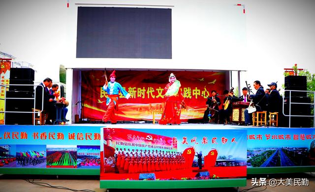 民勤縣新時代文明實(shí)踐志愿服務(wù)流動舞臺車鄉(xiāng)村演出惠百姓