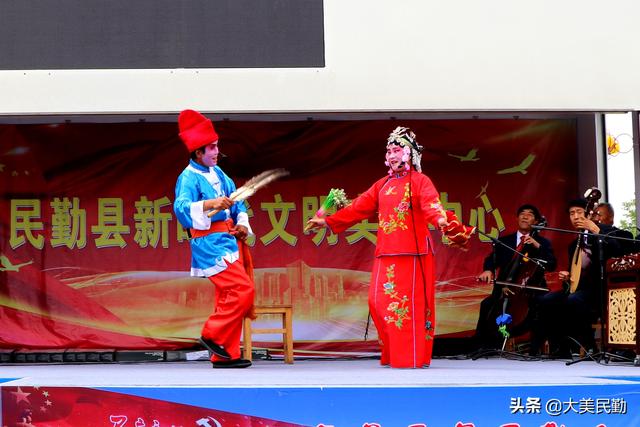 民勤縣新時代文明實(shí)踐志愿服務(wù)流動舞臺車鄉(xiāng)村演出惠百姓