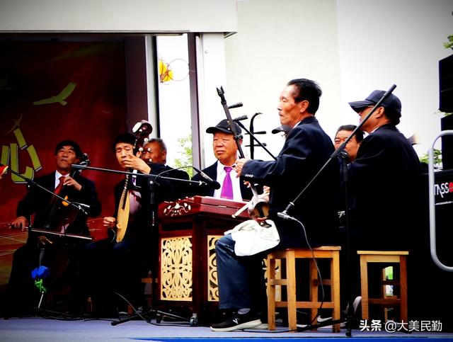 民勤縣新時代文明實(shí)踐志愿服務(wù)流動舞臺車鄉(xiāng)村演出惠百姓