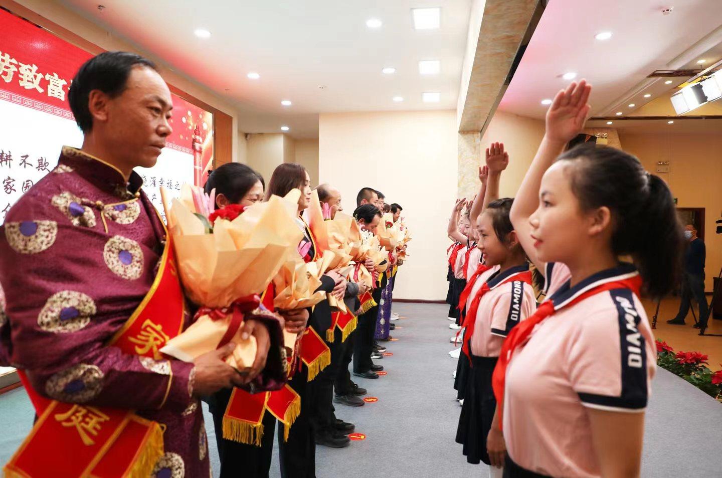 2022年天?？h“最美家庭”評選揭曉大會現(xiàn)場.jpg